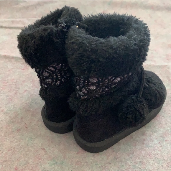 Cute Toddler Size 5 Winter Boots - Picture 2 of 5